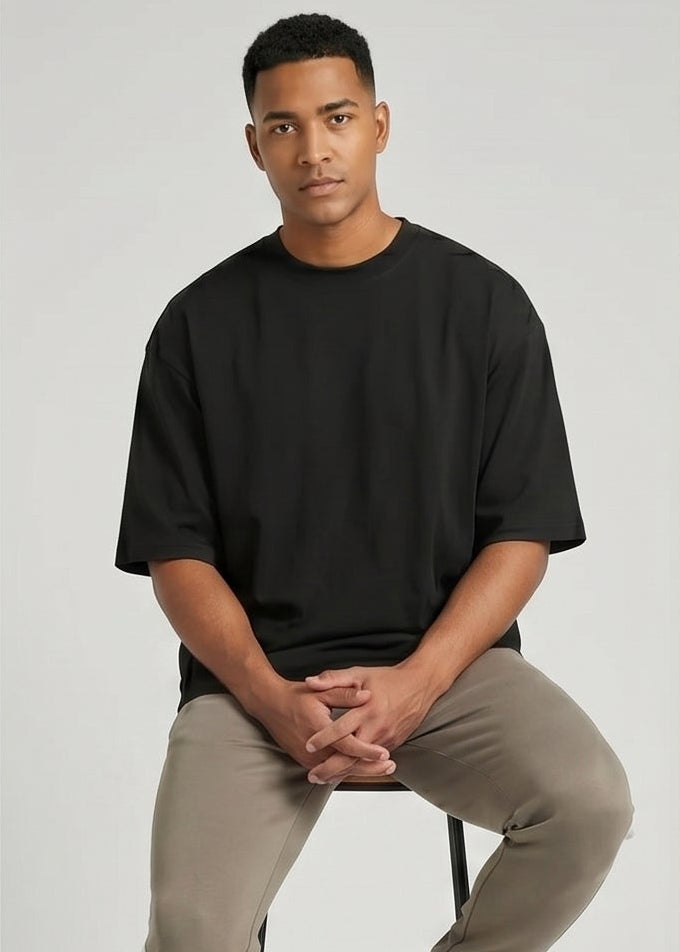 Black everyday essential oversized t-shirt.