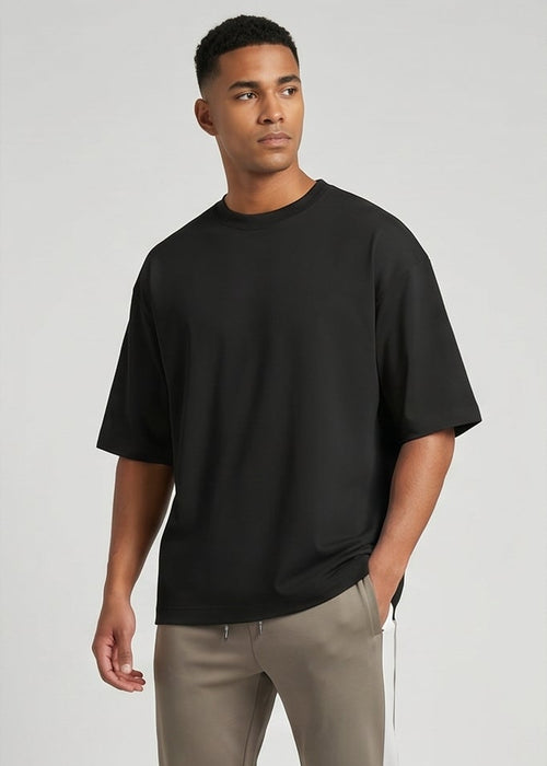 Black everyday essential oversized t-shirt.